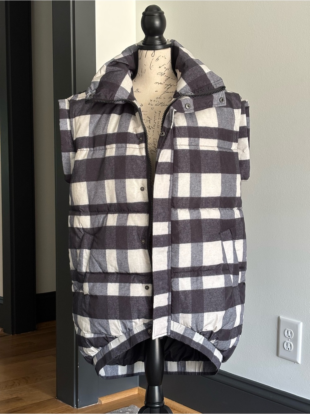 Universal Standard Black & White Plaid Puffer Vest XXS=6/8 US